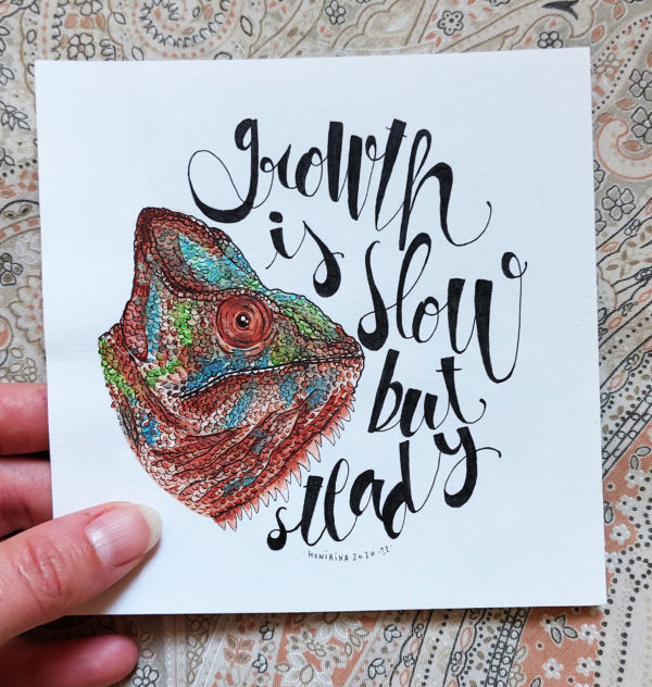 Caméléon Animal Totem "Growth is slow but steady" – Image 2